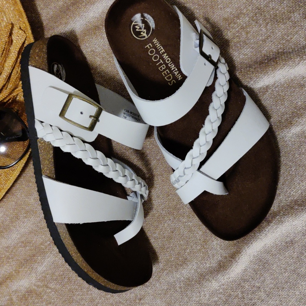 New 🆕 White Mountain Hazy Footbed Sandals, White Leather, Size 7 M - Picture 12 of 12